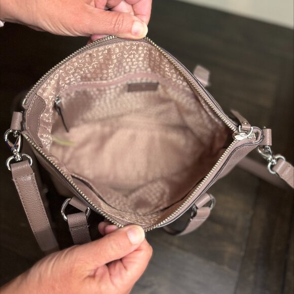 👜 Chic Alert! Kate Spade Classic in Town 👜 - Picture 2 of 2